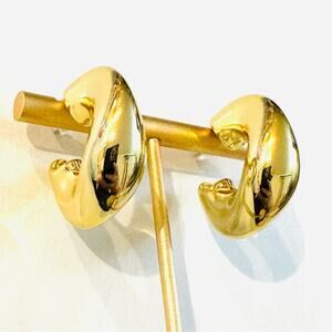 Gold Chunky hoop earrings*